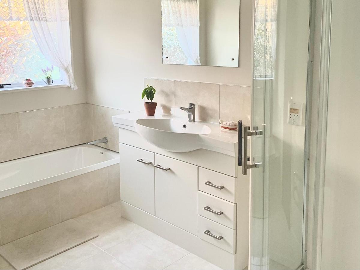 Private Cosy House In Chartwell, Hamilton, Near Everything *